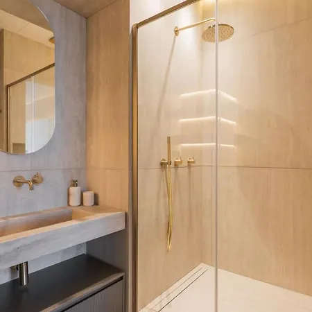 Elegant 2 Master With Balcony Center شقة كان
