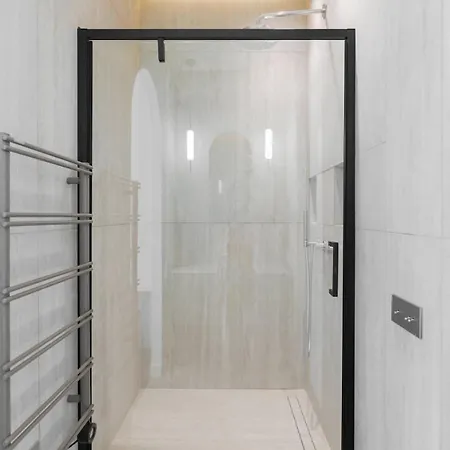 Elegant 2 Master With Balcony Center * كان