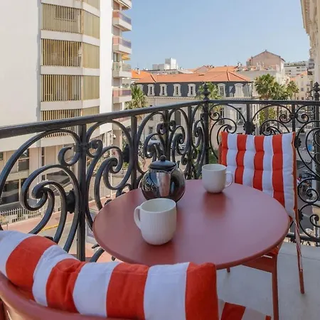 Elegant 2 Master With Balcony Center شقة